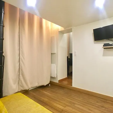 Studio Renove Proche Champs-elysees Et Tour Eiffel Paris